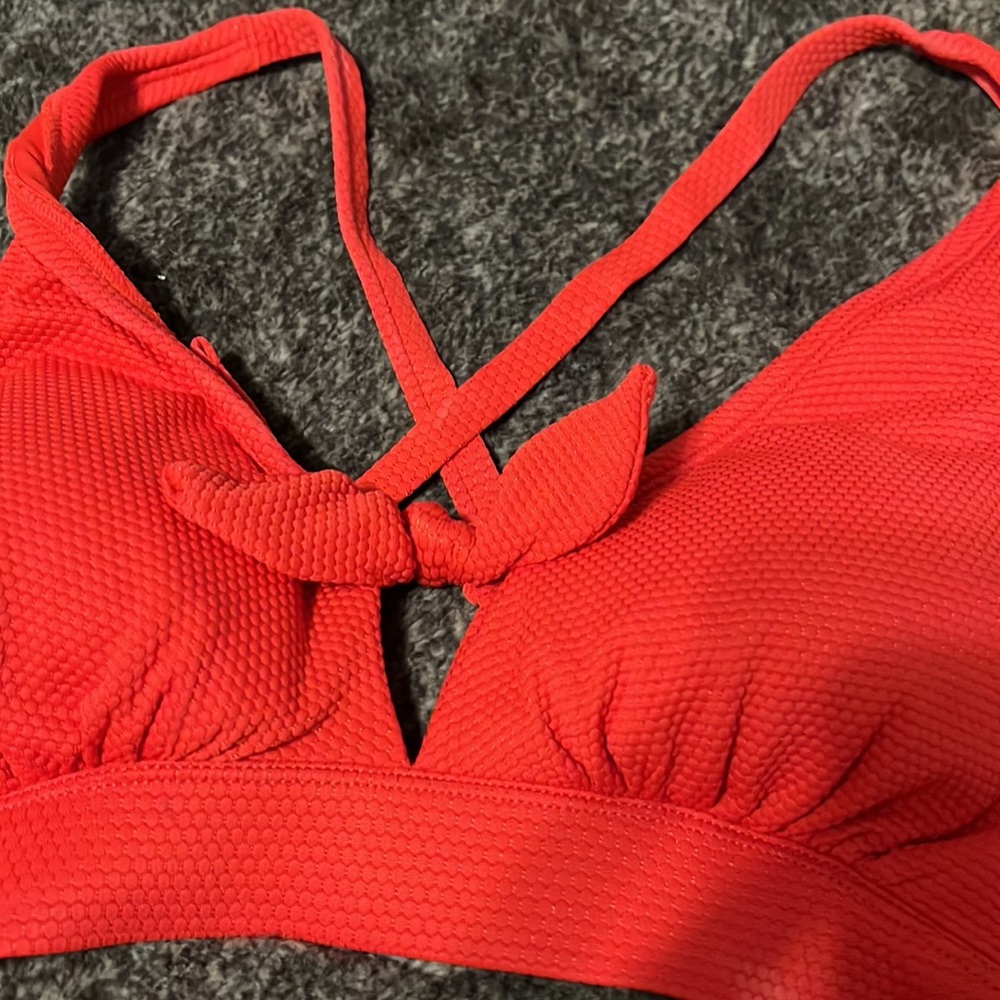 Red bikini - Picture 3 of 4